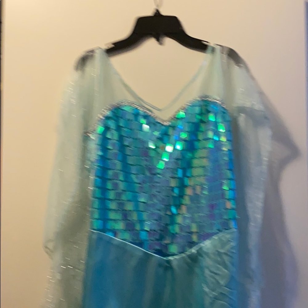 Women’s Elsa costume
